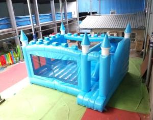 Màu xanh tuyết và băng theo chủ đề <span class=keywords><strong>Inflatable</strong></span> Trampoline bouncy lâu đài với đường hầm trượt đa chức năng thiết kế trò chơi công viên cho nhiều dịp - Product Image 1