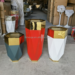 Vase à fleurs sur pied en or moderne <span class=keywords><strong>de</strong></span> luxe, décoration d'intérieur, pots à fleurs décoratifs hauts pour l'<span class=keywords><strong>extérieur</strong></span>, élégant <span class=keywords><strong>pot</strong></span> en métal pour jardin, pour une utilisation en intérieur - Product Image 4