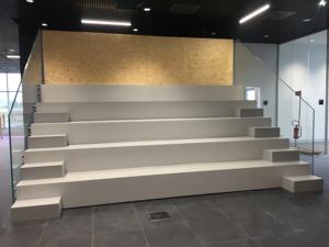 Gradins intérieurs durables conçus sur mesure avec système de verrouillage spécial, fabriqués en Italie par la marque CETA, pour les personnes handicapées, toutes saisons - Product Image 3