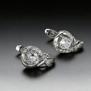 Boucles d'oreilles Huggie en forme de note de musique pour femmes, bijoux mignons et minimalistes à la mode - Product Image 5