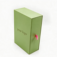 Boîte cadeau en carton personnalisée avec logo en relief, tiroir coulissant et fenêtre PVC pour bougies, cadres photo et portefeuilles