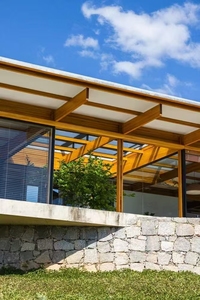 Évasion culturelle Maisons architecturales en bois Villas de campagne avec design à poutres en bois Mélange de paysages pour usage domestique - Product Image 4