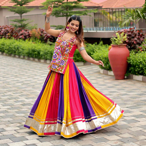 Conjunto de Lehenga Choli de Algodón Moderno para Mujer, Estilo Étnico Indio, con Adornos de Cadena Kachi Multicolor y Espejos Reales - Product Image 1