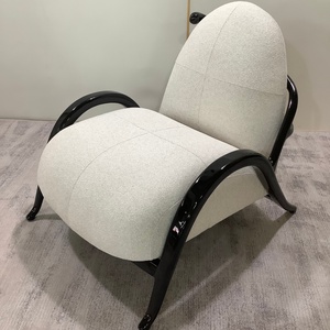 <span class=keywords><strong>Fauteuil</strong></span> d'appoint style Art Déco avec structure en bois noir brillant, tissu bouclé blanc, <span class=keywords><strong>fauteuil</strong></span> incurvé pour un intérieur luxueux et un hôtel de charme - Product Image 2