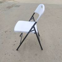 Chaise de pêche de luxe empilable, pliable et portable en fer et HDPE blanc, style minimaliste moderne, pour jardin et extérieur, capacité 150 kg