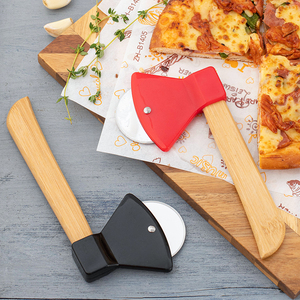 Cortador de <span class=keywords><strong>Pizza</strong></span> Divertido y Novedoso con Forma de Hacha, Cuchillo para <span class=keywords><strong>Pizza</strong></span> con Hoja de Acero Inoxidable y Mango de Bambú, Rodillo para <span class=keywords><strong>Pizza</strong></span> - Product Image 2