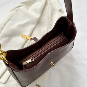 Sac à bandoulière étanche pour femme avec chaîne décorative, fermeture éclair, toutes saisons (printemps, été, automne) - Product Image 3