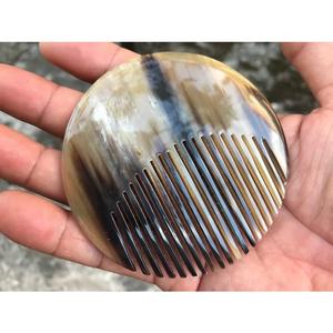 Peine de cuerno de búfalo auténtico, peine de dientes pulidos y lisos, hecho a mano para desenredar, peinar y cuidar el cabello y el cuero cabelludo a diario. - Product Image 6
