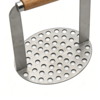 Keukenhulp voor aardappelpuree, pompoen- en bananenpuree, aardappelstamper van roestvrij staal met houten handvat
