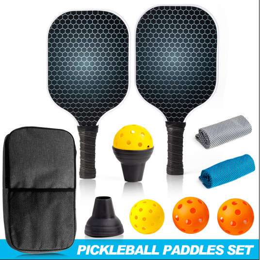 2 raquettes, 4 balles, 2 serviettes, 2 récupérateurs de balles, 1 paquet