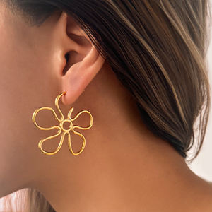 Pendientes de Acero Inoxidable Hipoalergénico con Baño de Oro de 18k, Diseño Floral Brillante, Línea Boho, Colección Otoño-Invierno 2026, Estilo <span class=keywords><strong>Barcelona</strong></span> Vacaciones, Joyería para Mujer Dazan - Product Image 3
