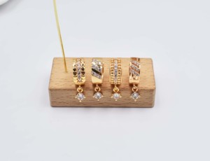Tendencia 2024 Joyería de Moda de Diseñador Aretes con Piedra de Nacimiento Oro Macizo de 14k con Diamantes de Laboratorio - Product Image 2