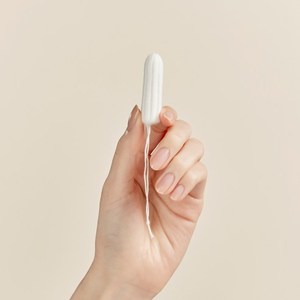 Tampon numérique biologique Happy Moonday, fabriqué avec du coton biologique ultra-fin pour une absorption légère et des soins féminins propres - Product Image 1