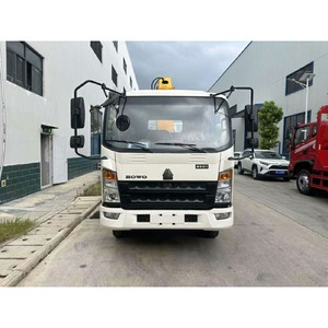 Vente directe d'usine HOWO 4x2 LHD/RHD Camion de 5 tonnes équipé d'une grue télescopique hydraulique - Product Image 2