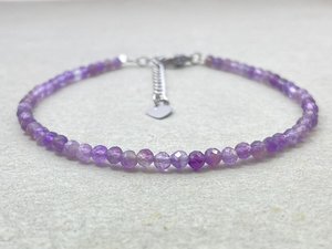 Pulsera de Amatista, Joyería Delicada con Piedras Preciosas, Cuentas Microfacetadas, Pulsera de Cristal, Joyería Minimalista, Pulsera con Piedras Preciosas Pequeñas - Product Image 1