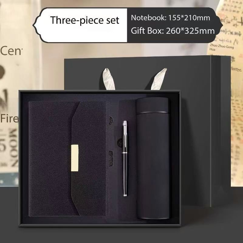 Conjunto negro de tres piezas.