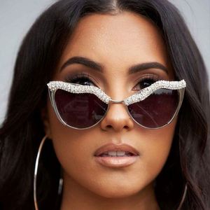 Vente en gros de lunettes de soleil pour femmes, mode luxe 2019, lunettes de soleil œil de chat avec diamants, lunettes de soleil avec strass - Product Image 2