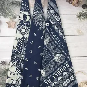 Bán buôn tùy chỉnh bông màn hình vuông in kỹ thuật số Polyester Made cá nhân logo Bandana