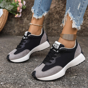 Chaussures de marche décontractées <span class=keywords><strong>à</strong></span> plateforme respirantes tendance pour femmes 2026 - Baskets classiques polyvalentes antidérapantes (vente en gros d'usine) - Product Image 2