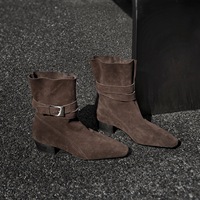 Bottes courtes décontractées pour femmes en faux daim à bout pointu et talon carré bas avec bride, vente en gros