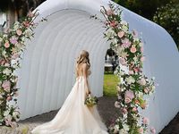 Tente tunnel gonflable blanche 16x10x10 pieds avec souffleur, sac de rangement à fermeture éclair inclus, non résistante à l'eau, pour publicité commerciale