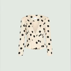 Blazer beige elegante con lunares negros, mangas largas y diseño cruzado, perfecto para la oficina - Product Image 1