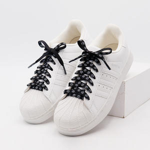 Lacets élastiques à ressort noirs et blancs du fabricant Weiou Accessoires de chaussures imprimés avec <span class=keywords><strong>logo</strong></span> personnalisé pour chaussures Jumpmans et Y350 - Product Image 1
