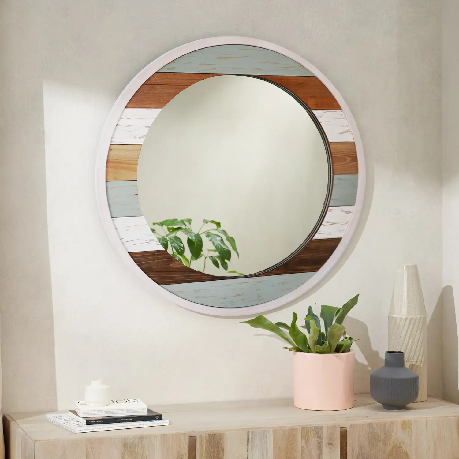 مرآة جدارية صديقة للبيئة مصنوعة يدوياً من خشب مطلي بالبيضاء بإطار منقوش تزيين دائري لغرفة المعيشة بالمنزل