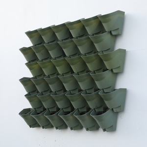 Vente en gros d'usine : Jardinières murales verticales avec système d'irrigation goutte-à-goutte, pots <span class=keywords><strong>de</strong></span> fleurs auto-arrosants, jardinières murales suspendues - Product Image 3