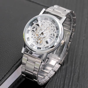 Offre spéciale Montre à quartz creuse ronde en acier inoxydable personnalisable plaquée <span class=keywords><strong>or</strong></span> - Product Image 5