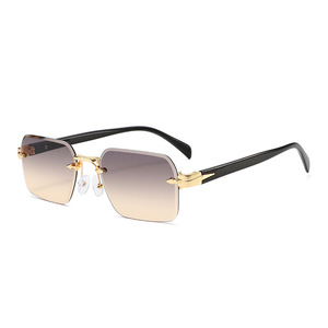 Lunettes <span class=keywords><strong>de</strong></span> soleil rectangulaires tendance rétro en alliage avec logo personnalisé 2026, protection UV400, sans monture, dégradées, pour hommes et femmes - Product Image 3