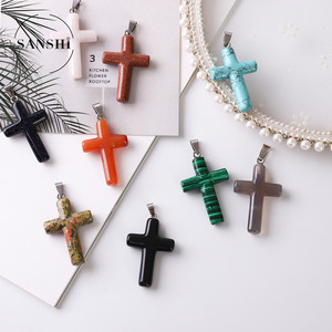 Vendita calda stile classico <span class=keywords><strong>pietra</strong></span> naturale <span class=keywords><strong>rosa</strong></span> quarzo <span class=keywords><strong>giada</strong></span> turchese ciondolo ciondolo in <span class=keywords><strong>pietra</strong></span> croce - Product Image 1