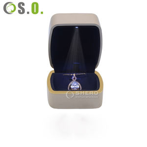 Caja de Joyería de Lujo con Luz LED, Caja de Plástico Personalizada para Anillos de Diamantes de Boda, Caja de Empaque para Joyería con Impresión, Caja de Anillo de Cuero - Product Image 2