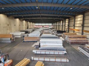 中国製PVC工業用屋外両開きクリア高速垂直スタッキングガレージドア（防風仕上げ済み） - Product Image 4