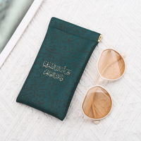 Étui de rangement portable de luxe en cuir PU avec logo personnalisé et design à rabat pour lunettes et lunettes de soleil