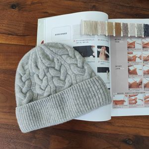 Bonnet en <span class=keywords><strong>laine</strong></span> mérinos 100% à maille torsadée - Unisexe, couleur unie, <span class=keywords><strong>cache</strong></span>-oreilles pour les voyages, la randonnée, la plage et les affaires - Product Image 4