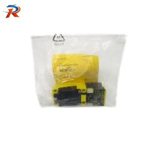 BI15U-CP40-VP4wbrX2/S10 1540501 10-65VDC NSMP baru asli stok tersedia industri otomatisasi PLC khusus Programming Con - Product Image 1