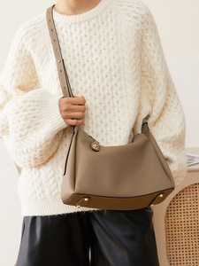 Sac fourre-tout décontracté grande capacité pour femme 2026, style coréen, avec rivets, logo personnalisable, souple, durable, léger, fermeture éclair - Product Image 3