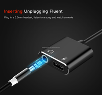 Kabel Adaptor 2-in-1 Tipe-C 3.5mm dengan Hub USB C untuk Pengisian Cepat dan Jack Audio Earphone pada Ponsel Baru
