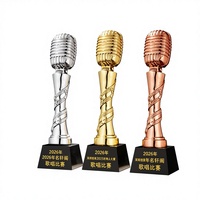 Trophée personnalisé en résine dorée en forme de note de musique pour les récompenses musicales et les concours de chant, idéal pour les compétitions de remise des diplômes et les hommages.