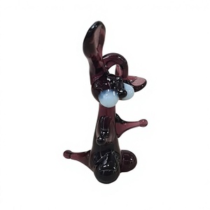 Figurine de lapin en verre brun soufflé à la main, décoration animale de style minimaliste, forme irrégulière, ornement de table en provenance du Rajasthan - Product Image 1