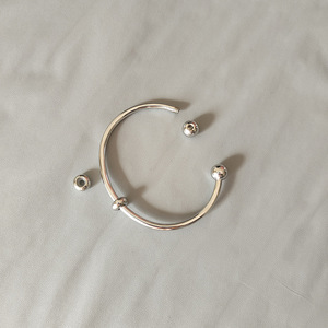 أساور مفتوحة من الفولاذ المقاوم للصدأ عيار 18 من الذهب ، مجوهرات أنيقة خالية من التشويه مع كرات لولبية ، هدايا من الخرز غير الباهت - Product Image 6