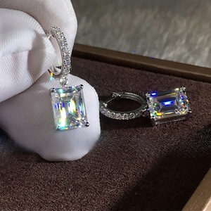 Boucles d'oreilles pendantes en cristal, géométriques, quadrilatères, serties de zircon, pour un usage quotidien - Product Image 1
