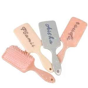 Mantella <span class=keywords><strong>per</strong></span> Parrucchiere in Acetato Rosa con Logo Personalizzato OEM/ODM - Regalo di Alta Qualità <span class=keywords><strong>per</strong></span> la Cura dei Capelli <span class=keywords><strong>per</strong></span> Donne - Product Image 4
