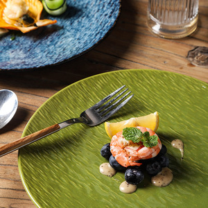 Assiette en céramique de style rétro japonais haut de gamme, classique pour la restauration et l'hôtellerie, idéale pour steak, dessert, pâtisserie et dîner - Product Image 2