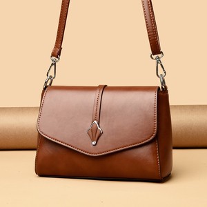 Sac à bandoulière luxueux en PU de créateur. La doublure intérieure est en polyester. Il convient à un usage quotidien. 5701 - Product Image 4