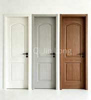 Portes intérieures en bois de style américain, portes en bois massif texturé pour usage résidentiel, projets de maisons et d'immeubles d'appartements.