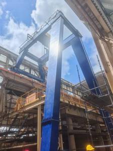 Grue semi-portique personnalisée Dejun 5T-100T avec chariot européen et moteur et boîte de vitesses pour déplacement rapide sur le sol - Product Image 4