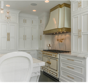 Système d'armoires <span class=keywords><strong>de</strong></span> cuisine élégant blanc et or <span class=keywords><strong>avec</strong></span> <span class=keywords><strong>plaque</strong></span> <span class=keywords><strong>de</strong></span> <span class=keywords><strong>cuisson</strong></span> encastrée et hotte aspirante - Product Image 4