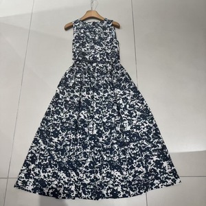 เดรสยาวทรงเอเข้ารูปสไตล์วินเทจฝรั่งเศส สีดำขาว ดีไซน์หรูหรา - Product Image 1
